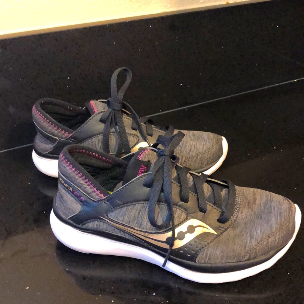 Saucony tennis shoes/sneakers (black & grey)